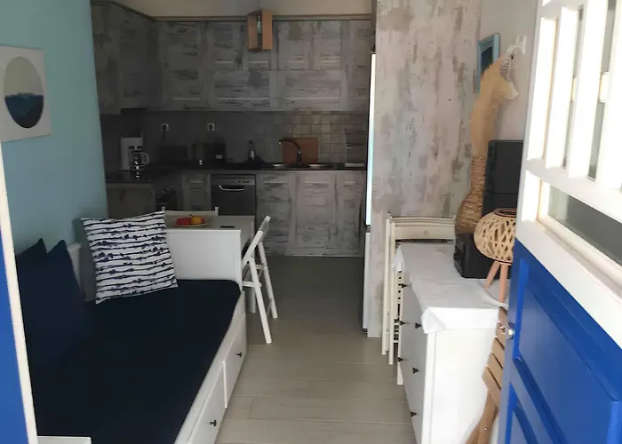 Cozy In Beautiful Apollonas Naxos アパート